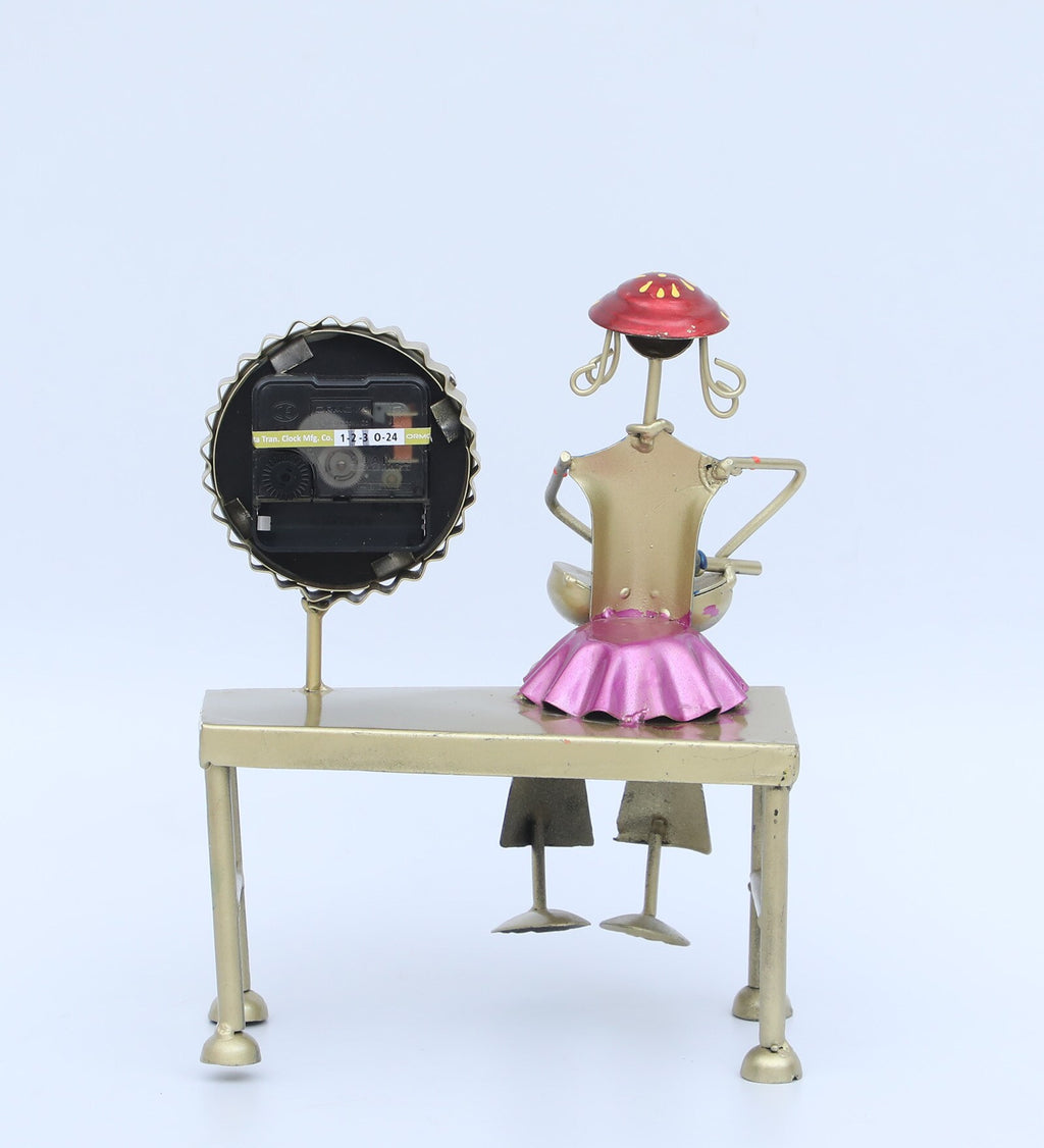 Handcrafted Tribal Musician Table Clock – Artistic Metal Figurine Timepiece Golden