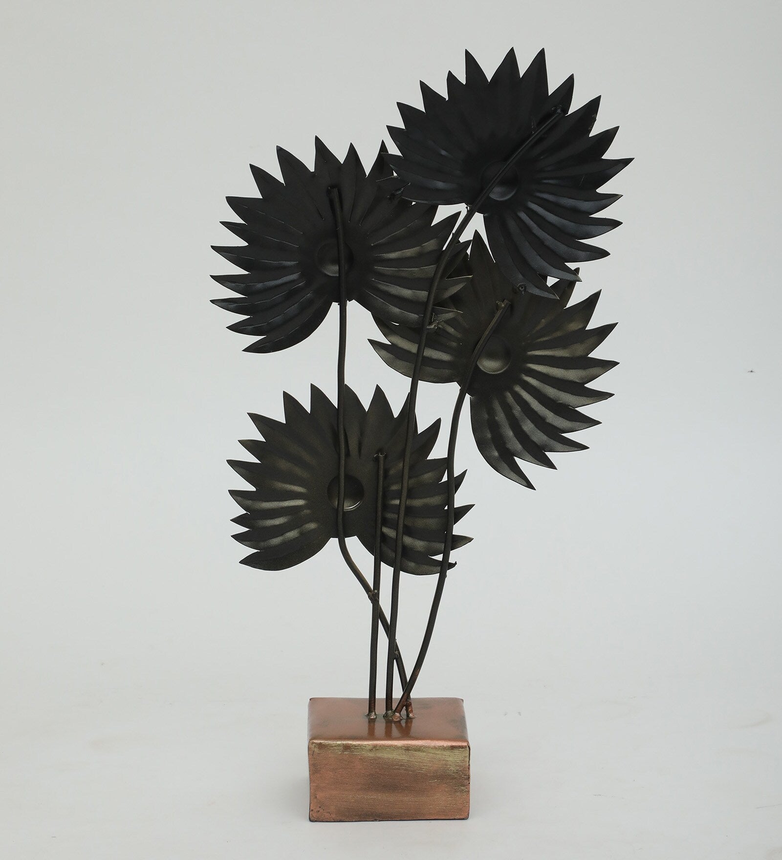 Golden Metal Floral Table Accent – Elegant Handcrafted Home Decor