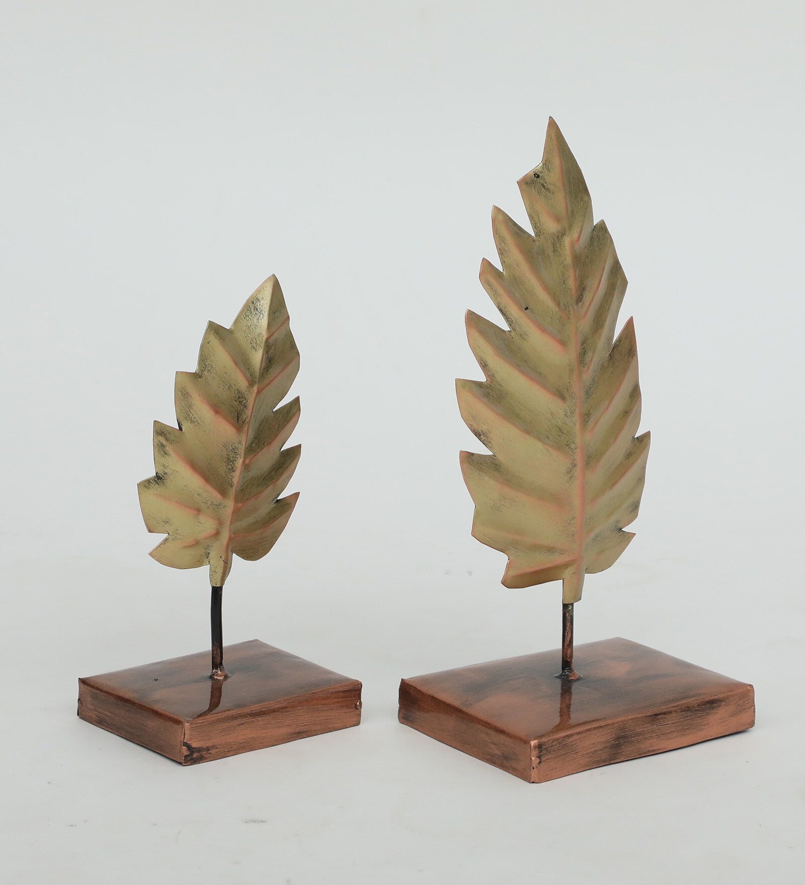 Elegant Metal Leaf Figurine Set – Dual Toned Decorative Accent