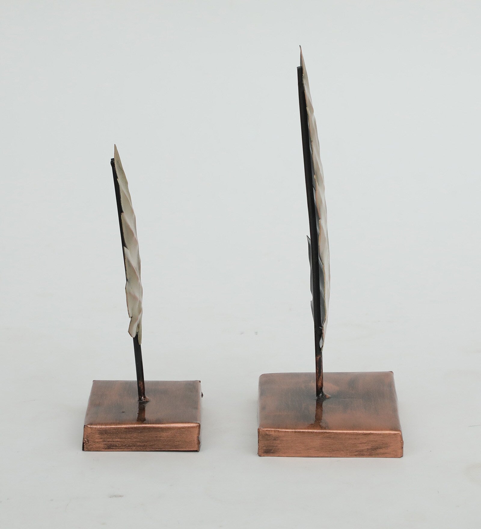 Elegant Metal Leaf Figurine Set – Dual Toned Decorative Accent