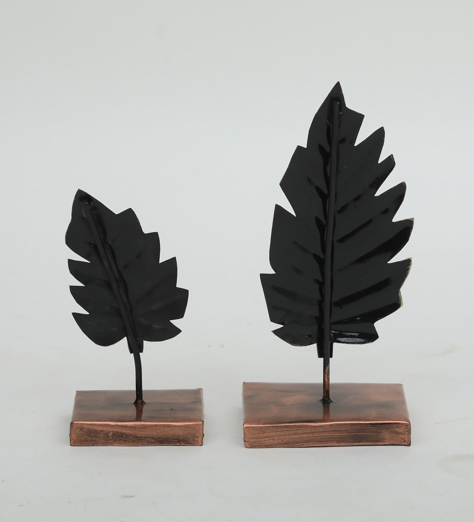 Elegant Metal Leaf Figurine Set – Dual Toned Decorative Accent