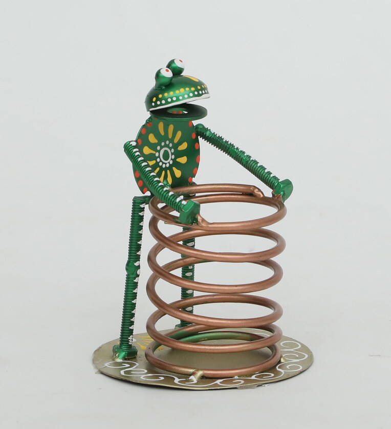Handcrafted Metal Frog Pen Stand – Quirky Desk Organizer