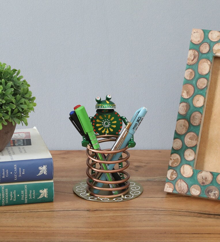 Handcrafted Metal Frog Pen Stand – Quirky Desk Organizer