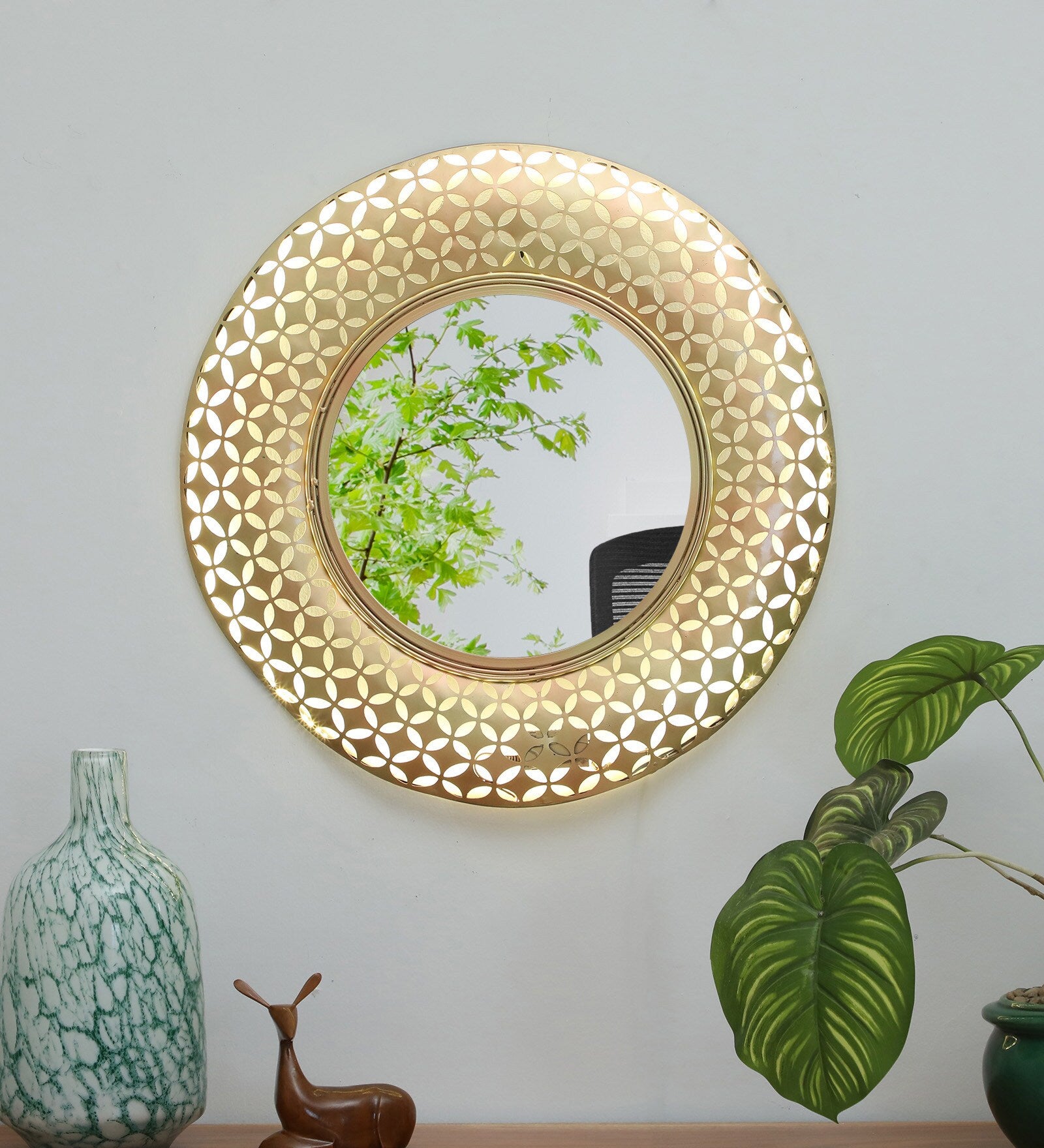 Golden Round LED Mirror Wall Decor (24x24 Inch)