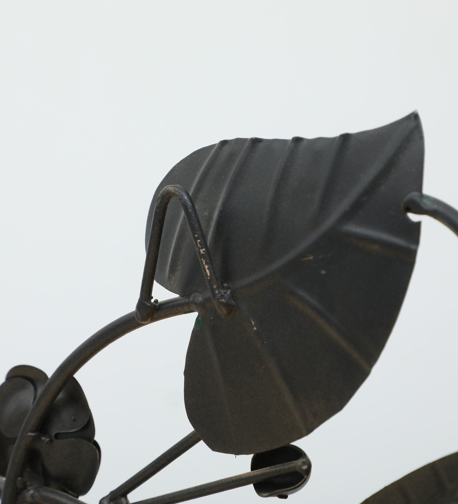 Elegant Leaf & Flower Metal Wall Mirror (26x26 inch)