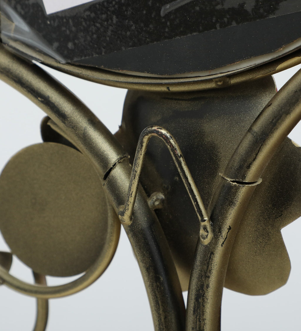 Folk Musician Metal Wall Clock – Artistic Handmade Decor