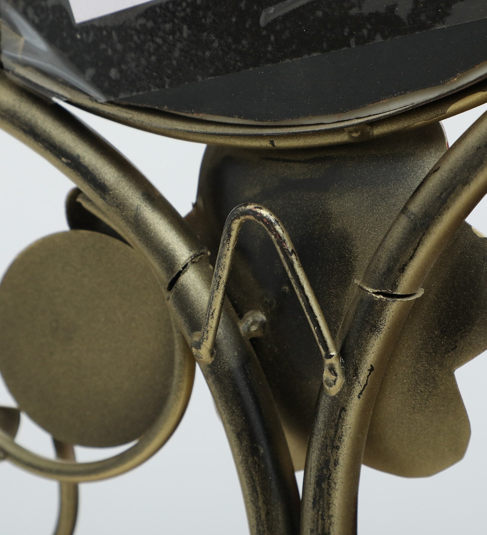 Folk Musician Metal Wall Clock – Artistic Handmade Decor