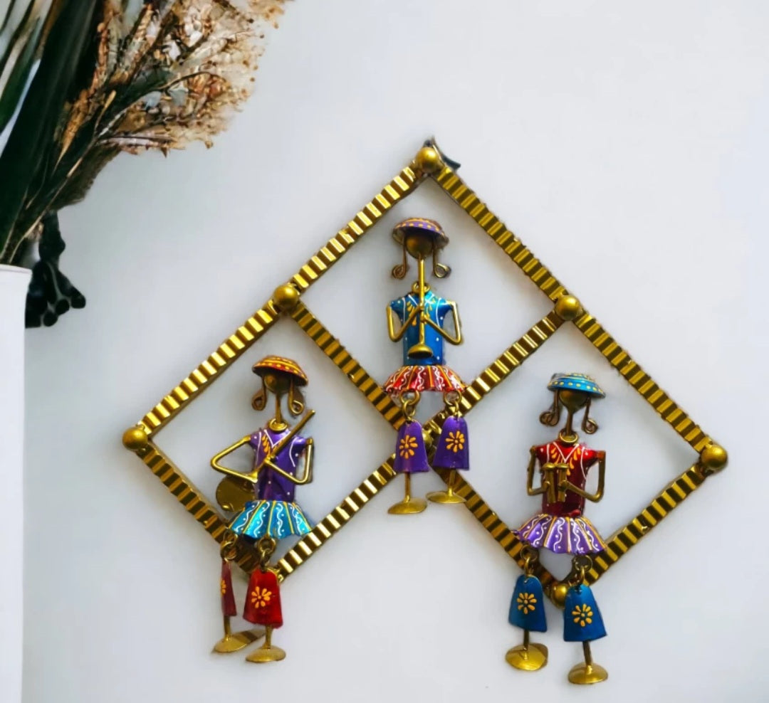 Handcrafted Musician Frame Metal Wall Art lady