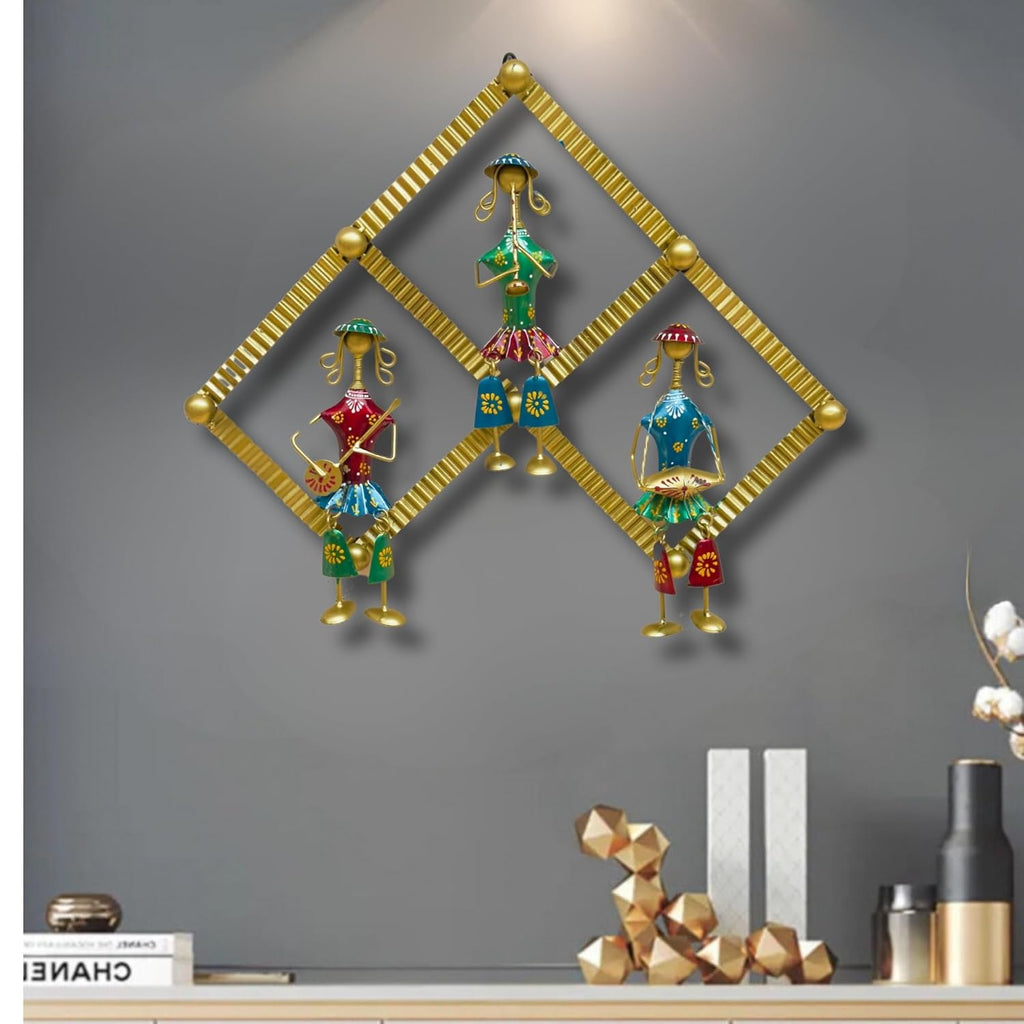 Handcrafted Musician Frame Metal Wall Art lady